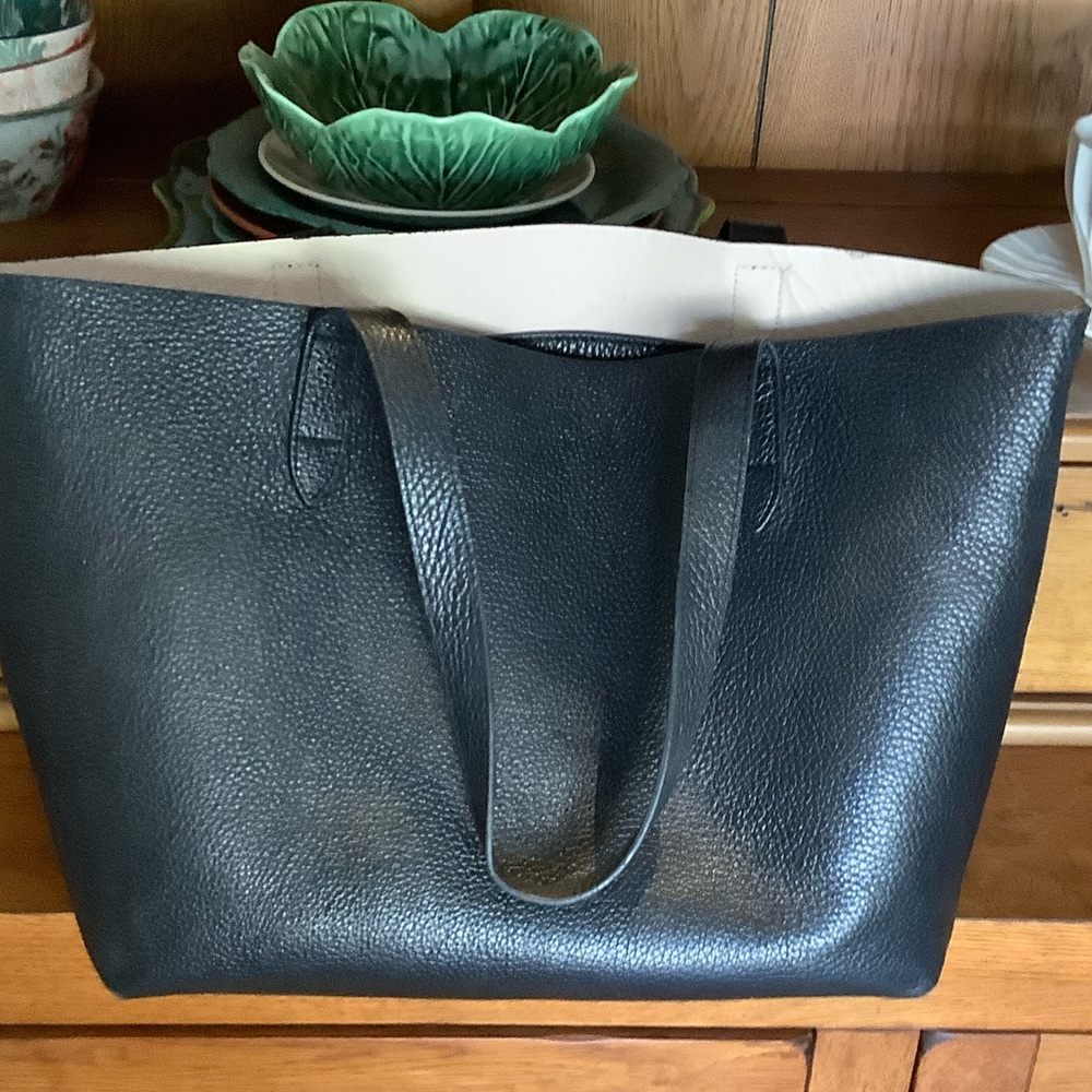 Cuyana Classic Black Leather Tote Bag